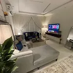 شقة بحي الملقا هادئة وجميلة